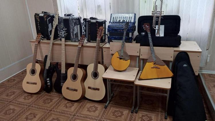 На Ставрополье сельская музыкальная школа пополнилась новыми инструментами