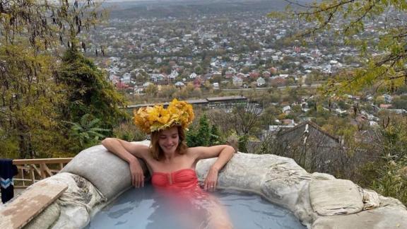 Супермодель Наталья Водянова опробовала «бесстыжие ванны» Пятигорска
