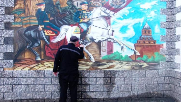 На Ставрополье осуждённые расписали стены колонии к 75-летию Победы