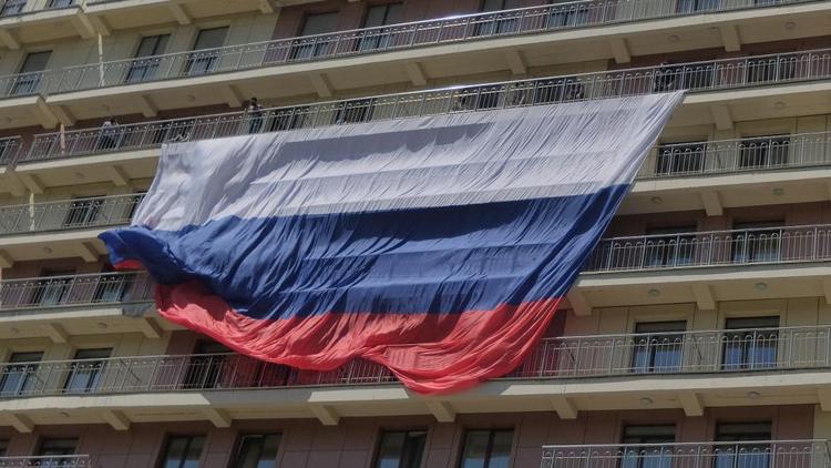 В День России на зданиях Ставрополья подняли около 70 тысяч флагов