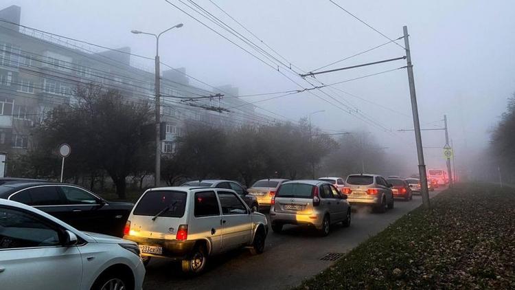Водителей Ставрополья предупредили о скользкой дороге в Советском округе