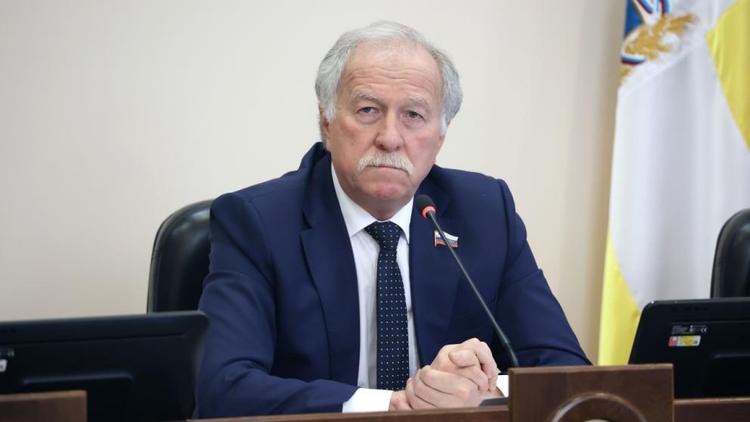 Депутаты Ставрополья разберутся с проблемой оплаты на банковскую карту продавцу