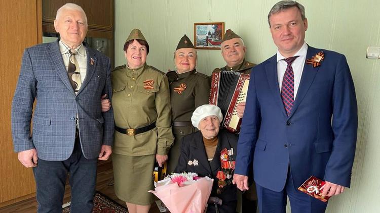 В Изобильненском округе с Днём Победы поздравили 103-летнего ветерана