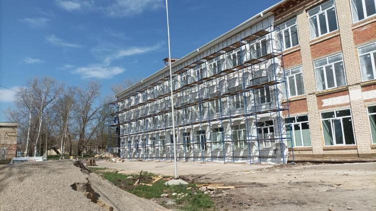 В селе Красном на Ставрополье капитально ремонтируют школу