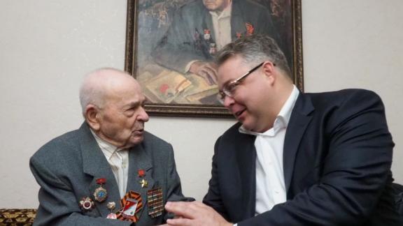 Губернатор Ставрополья навестил Героя Советского Союза Андрея Титенко в его 101-й день рождения