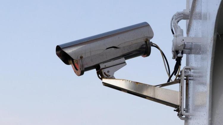 В Ессентуках уличная камера помогла зафиксировать действия вандалов