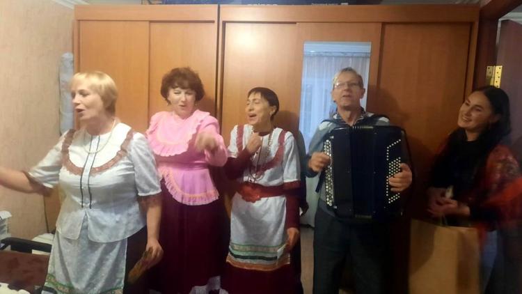 Ставропольские активисты «Единой России» поздравили землячку со столетием