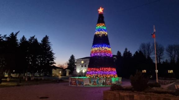 На территории Предгорного округа Ставрополья установят 15 новогодних ёлок