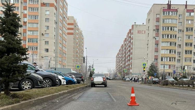 Школьница переходила дорогу в неположенном месте и попала под машину в Ставрополе
