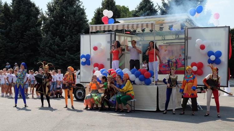 Передвижной культурный центр будет колесить по Кочубеевскому району
