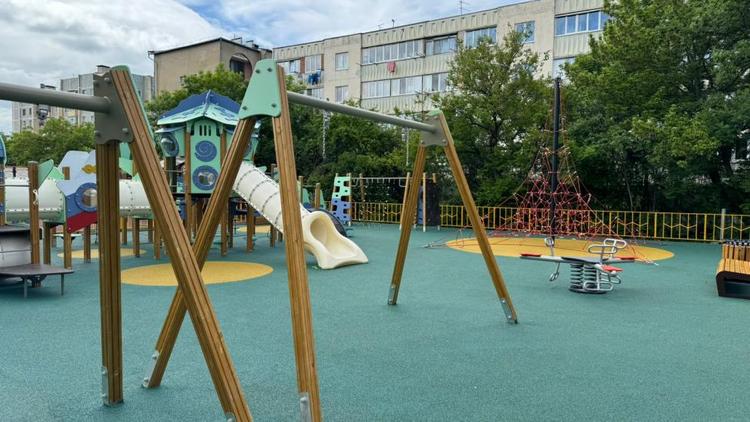 Первую многофункциональную детскую площадку построили в Кисловодске