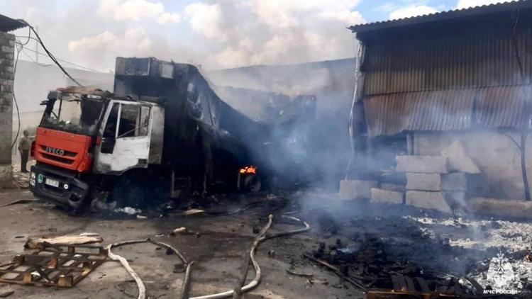 Огнеборцы ликвидировали пожар на рынке в Предгорном округе Ставрополья