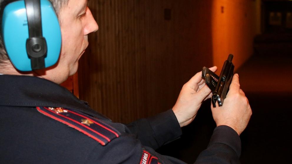 Сотрудники Росгвардии Ставропольского края соревновались в стрельбе из табельного оружия