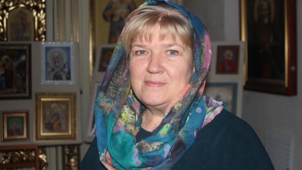 В храме Невинномысска местная мастерица организовывает выставку вышивок