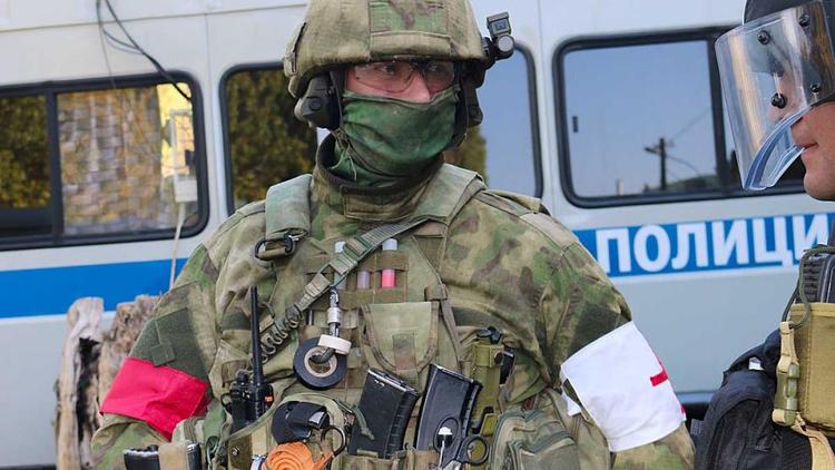 Росгвардейцы спасли многодетную семью во время пожара в многоэтажке Ставрополя