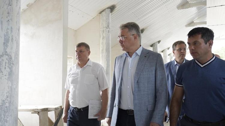 Губернатор Владимиров поручил ускорить возведение спорткомплекса в Кочубеевском округе