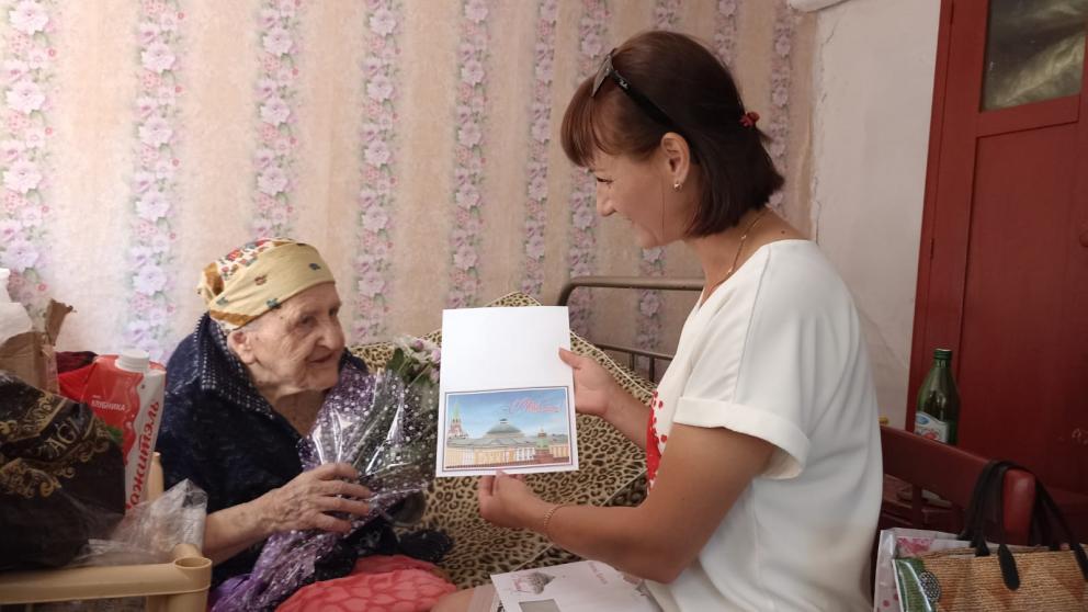 Ставропольские активисты «Единой России» поздравили юбиляров