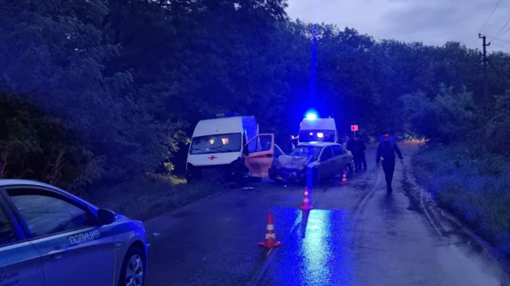 Четыре человека пострадали в ДТП со скорой помощью в Изобильненском округе