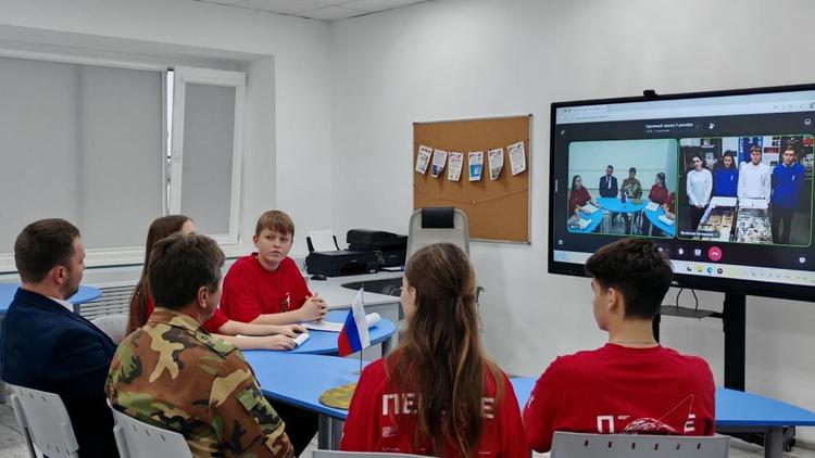 Школьники Ставрополья и ЛНР провели онлайн-встречу в День Героев Отечества