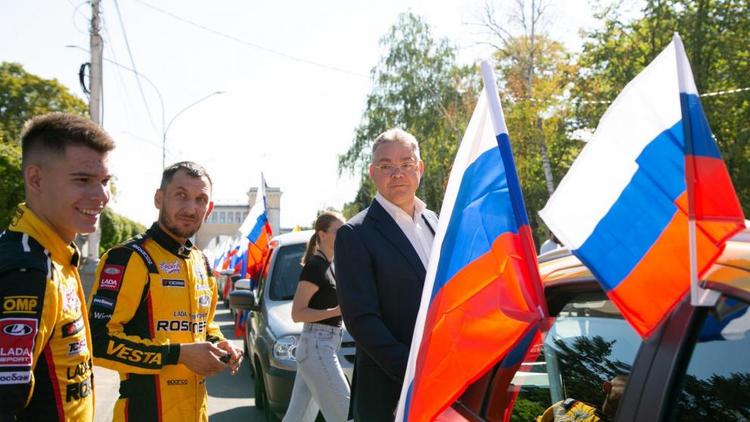 Глава Ставрополья принял участие в автопробеге ко Дню флага