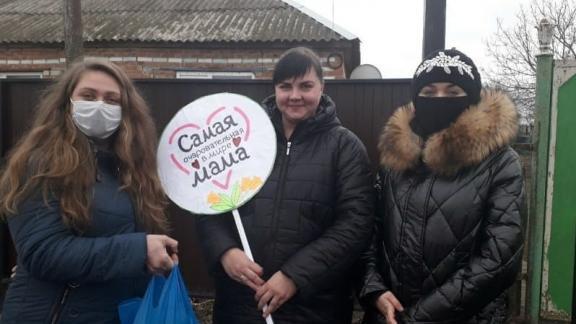 В ставропольском селе Долиновка нуждающимся женщинам раздали продуктовые наборы