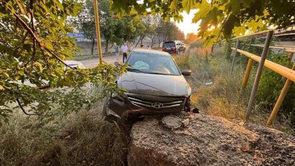 В Ставрополе женщина за рулём потеряла сознание и врезалась в бетонный блок