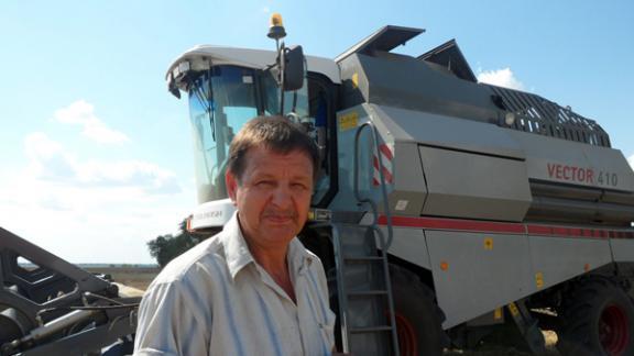 Комбайнер-механизатор Виктор Бурыкин проводит свою тридцатую уборку