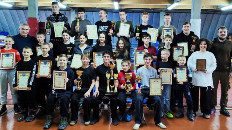 Почти 300 медалей завоевали кисловодские кикбоксеры за 2025 год