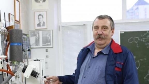 Пропускал науку через кожу профессор химии Александр Аксёнов