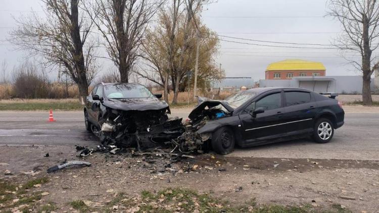 В Предгорном округе при столкновении машин пострадали два человека