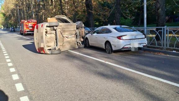 В Ставрополе автомобиль опрокинулся из-за неопытности водителя