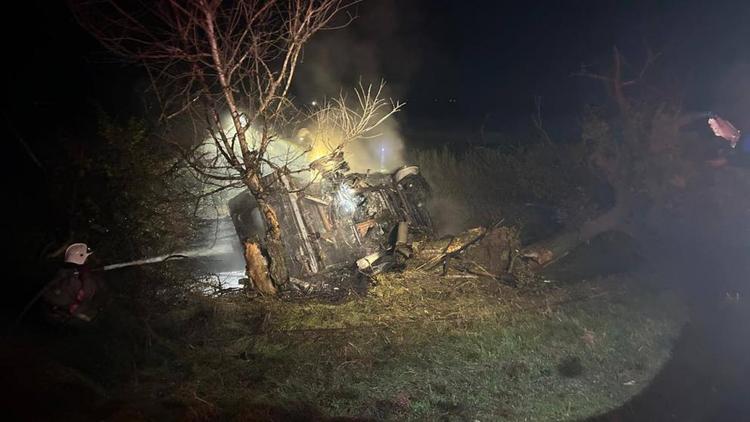 В Буденновском округе водитель погиб при возгорании автомобиля после съезда с дороги