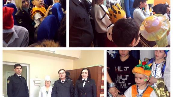 Ставропольские приставы подарили больным детям ковер