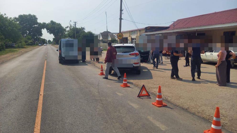 В Кировском округе 11-летний мальчик попал под машину