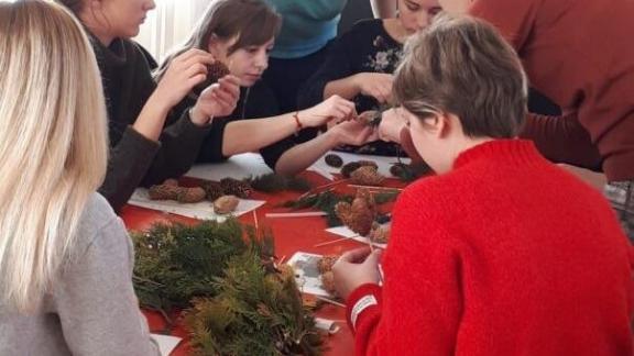 Ставропольцев учили составлять композиции хвойных растений