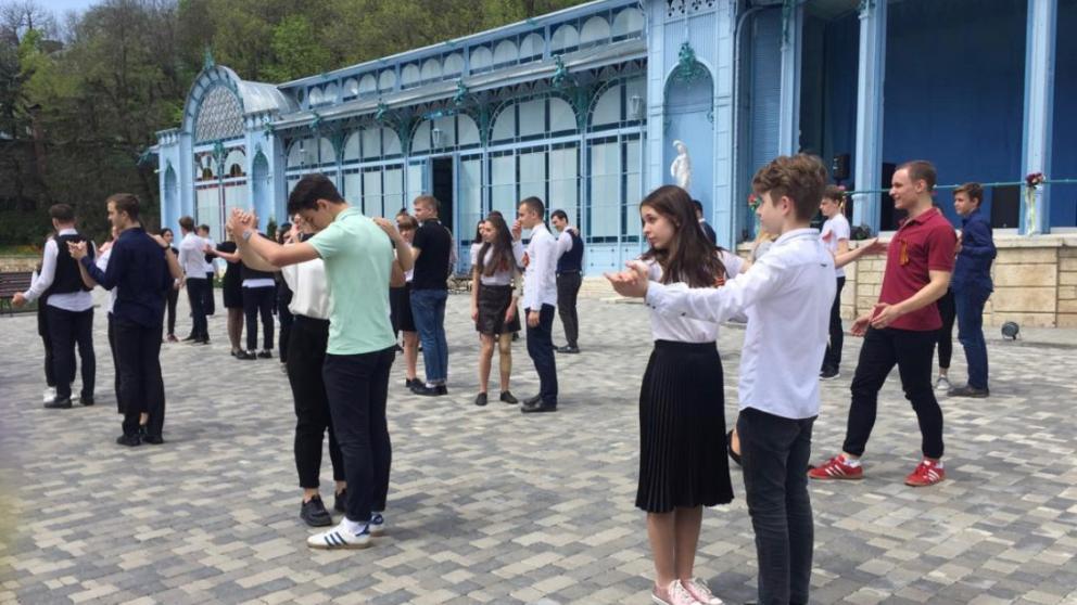 В Железноводске 50 пар репетировали Вальс 45-го года