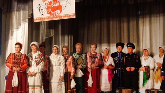 Хор «Казачка» и ансамбль «Крестьянка» выступили в ставропольском ДНТ
