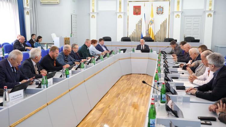В Думе Ставрополья идёт подготовка законопроектов к майскому заседанию