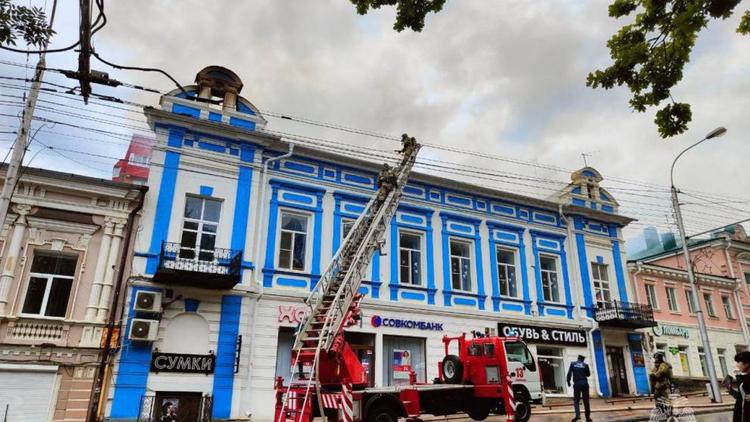 В Ставрополе тушат пожар на проспекте Карла Маркса