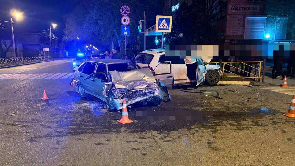 Два человека пострадали при столкновении автомобилей в Будённовске