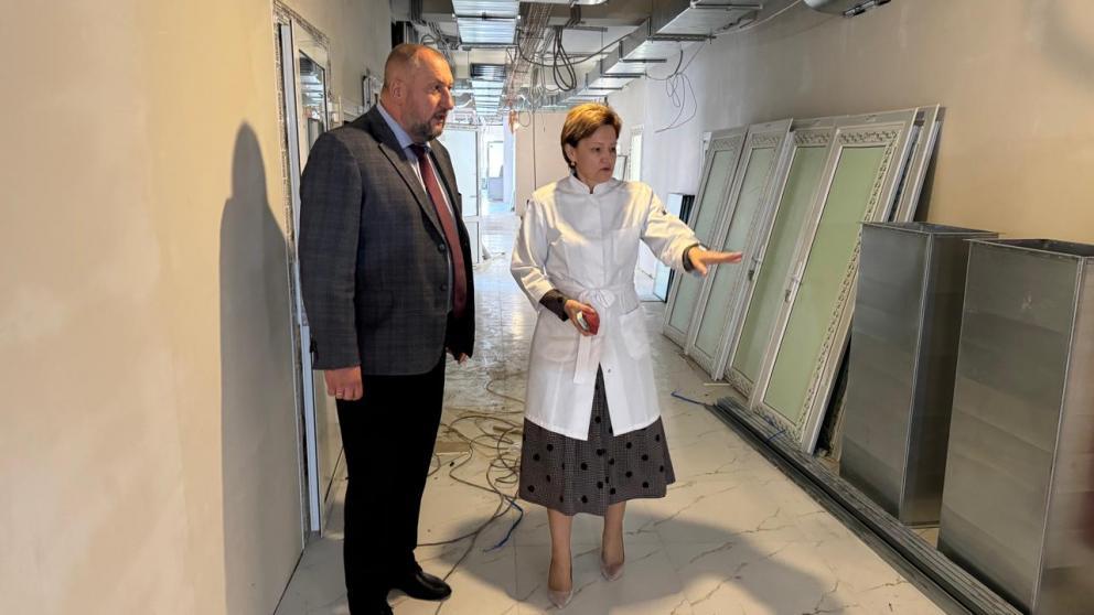 Министр здравоохранения Ставрополья следит за ходом капремонта Ессентукской горполиклиники