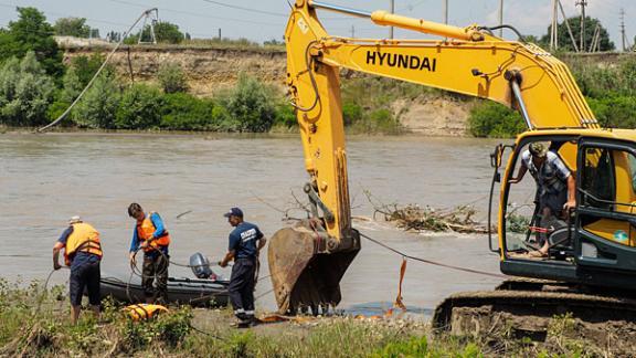 Продолжается восстановление водовода в Кочубеевском районе