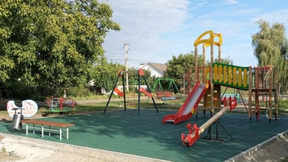 В Труновском округе Ставрополья строят детские площадки 