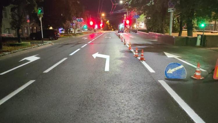К 1 сентября в Ставрополе нанесли более 17 тысяч квадратных метров разметки