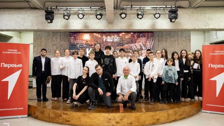 В Ставрополе прошёл творческий вечер ко Дню артиста «Квартирник Первых»