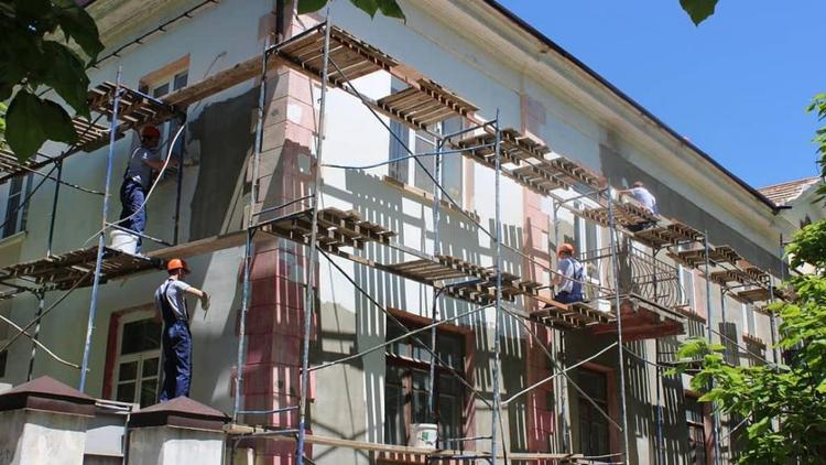 В Ессентуках обновят фасады и крыши 37 многоэтажек