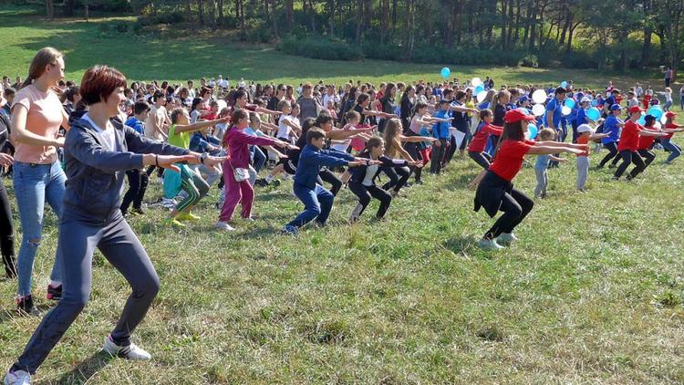 Зарядку для более 500 человек провели чемпионы в кисловодском парке