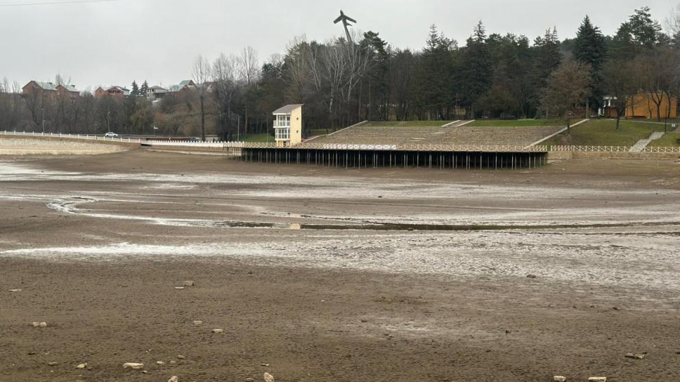 Старое озеро в Кисловодске спустили для проведения сезонного ремонта