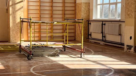В двух школах Изобильненского округа Ставрополья отремонтируют спортзалы