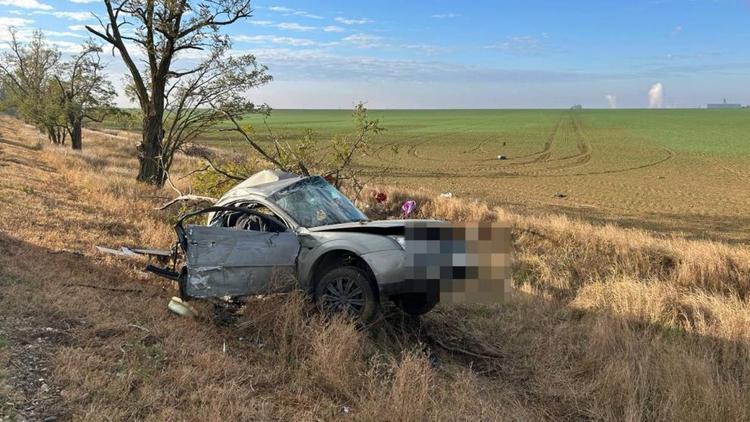 Водитель легкового автомобиля погиб в ДТП с грузовиком в Будённовском округе